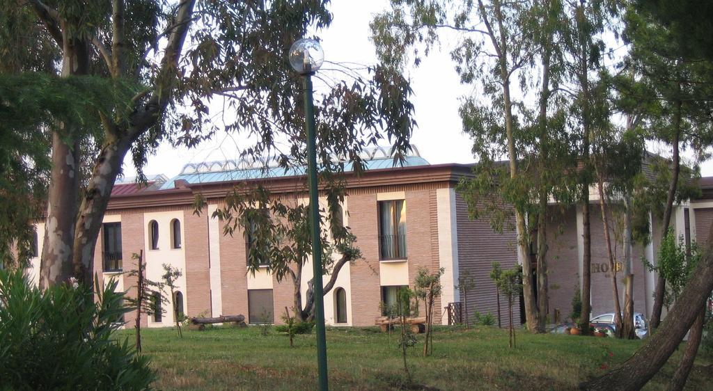 Hotel D.G. Garden Беневенто Екстер'єр фото